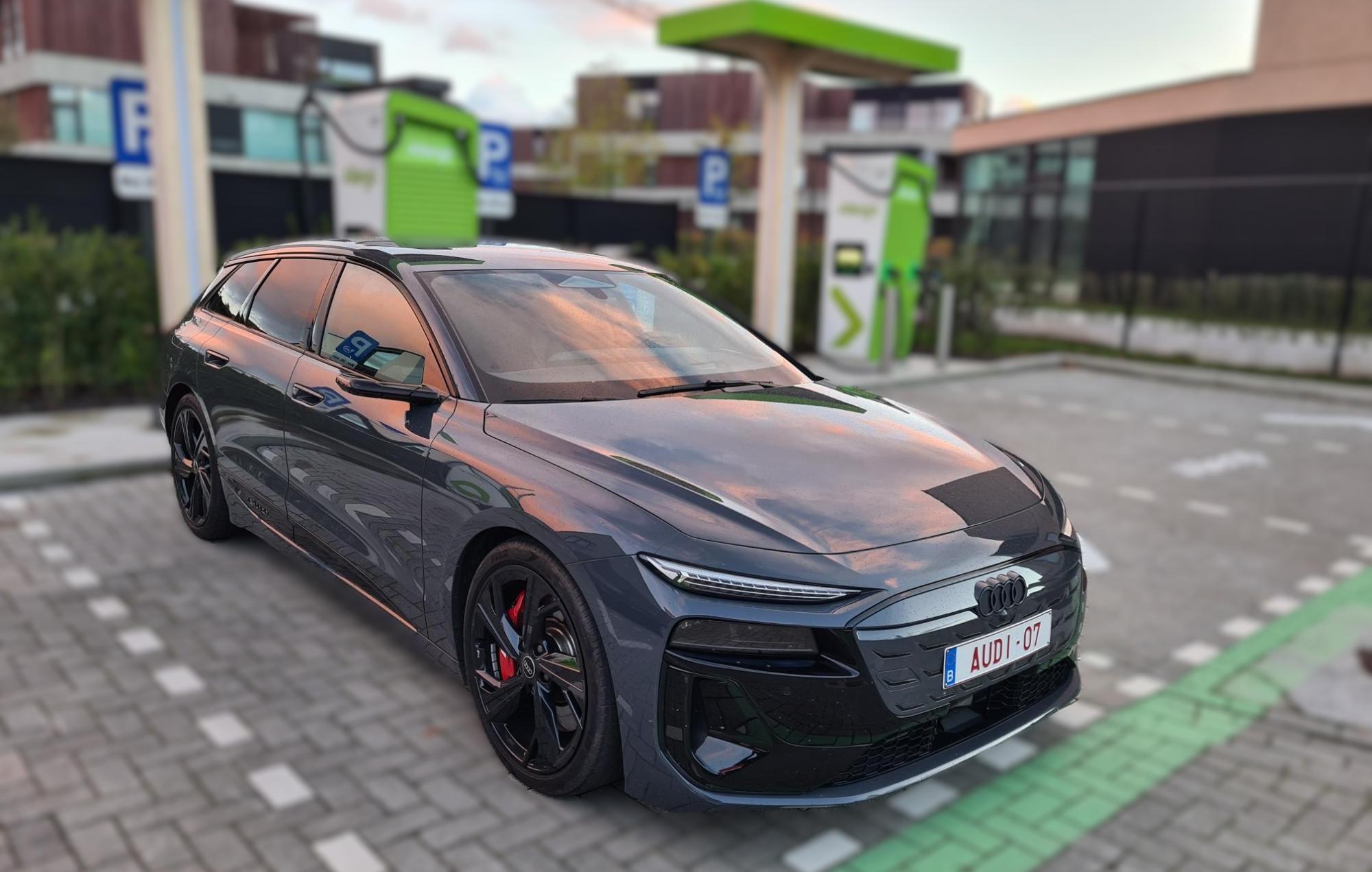 AUDI S6 Charging
