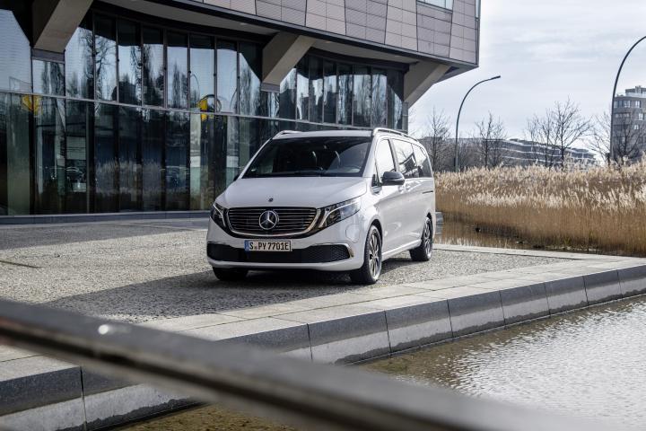 Mercedes-Benz EQV 300 L2 Font view