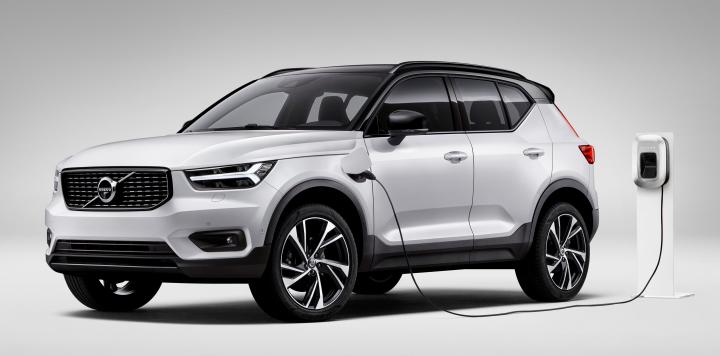 Front view VOLVO XC40 PHEV