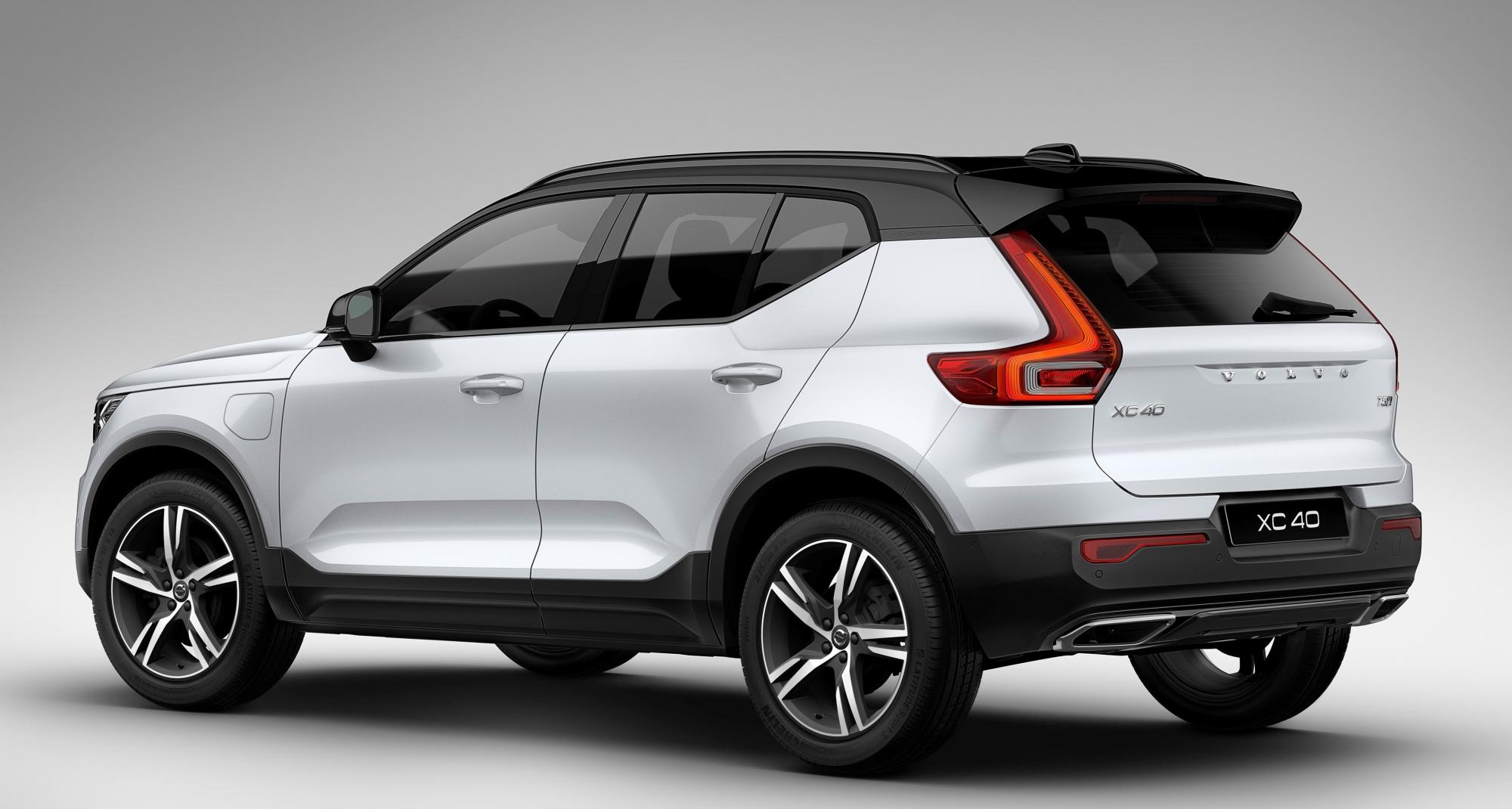 Rear view VOLVO XC40 PHEV