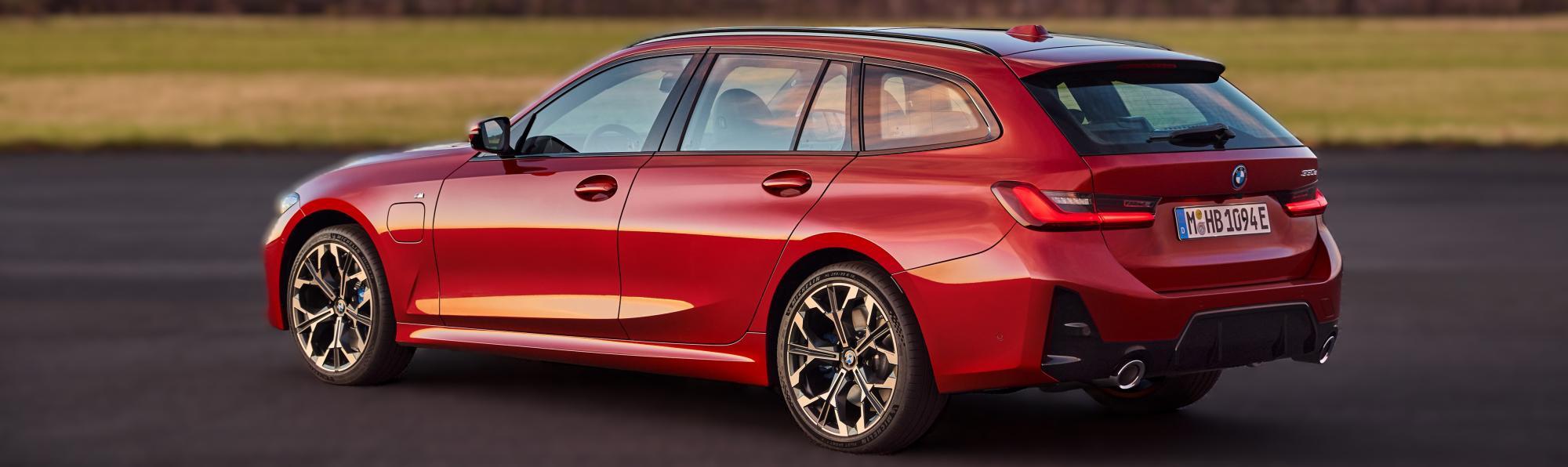 BMW 330e Touring - back
