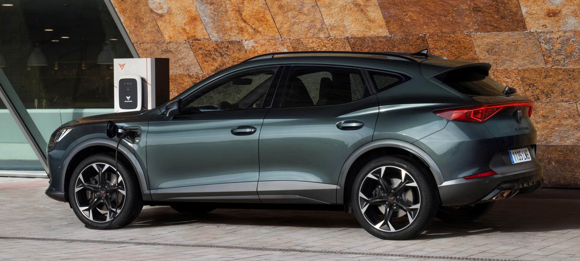 CUPRA Formentor 1.4 e-HYBRID Side View