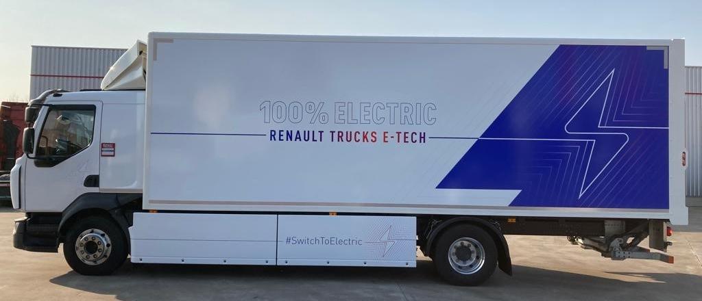 Testdrive Renault Trucks D16T E-Tech side view