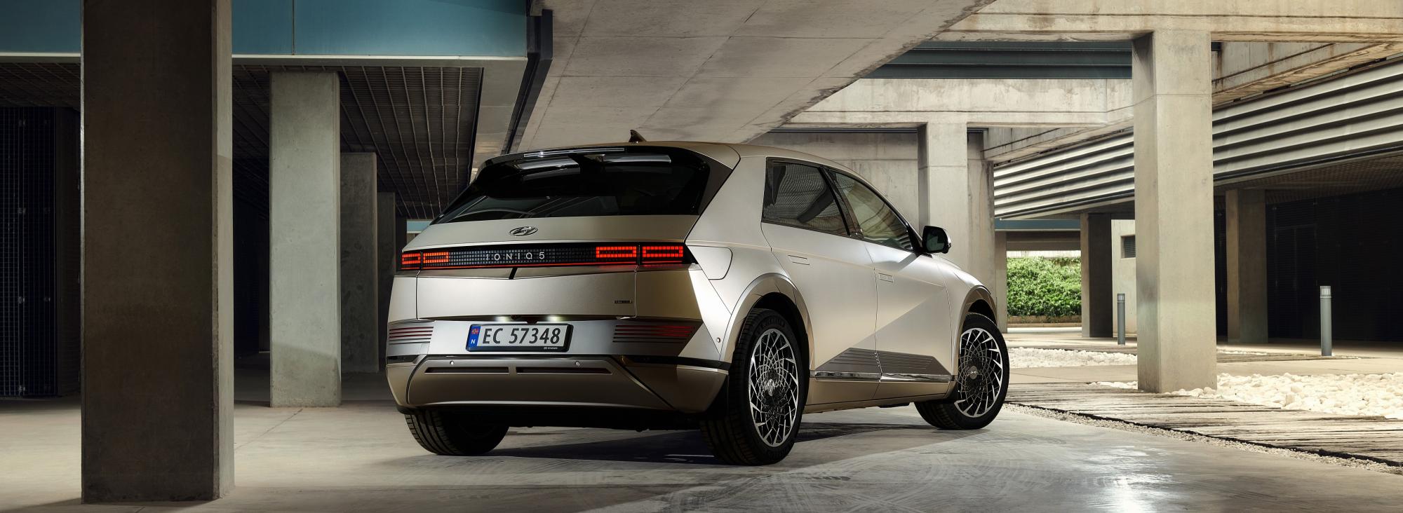 Testver slag Hyundai IONIQ 5 rear view