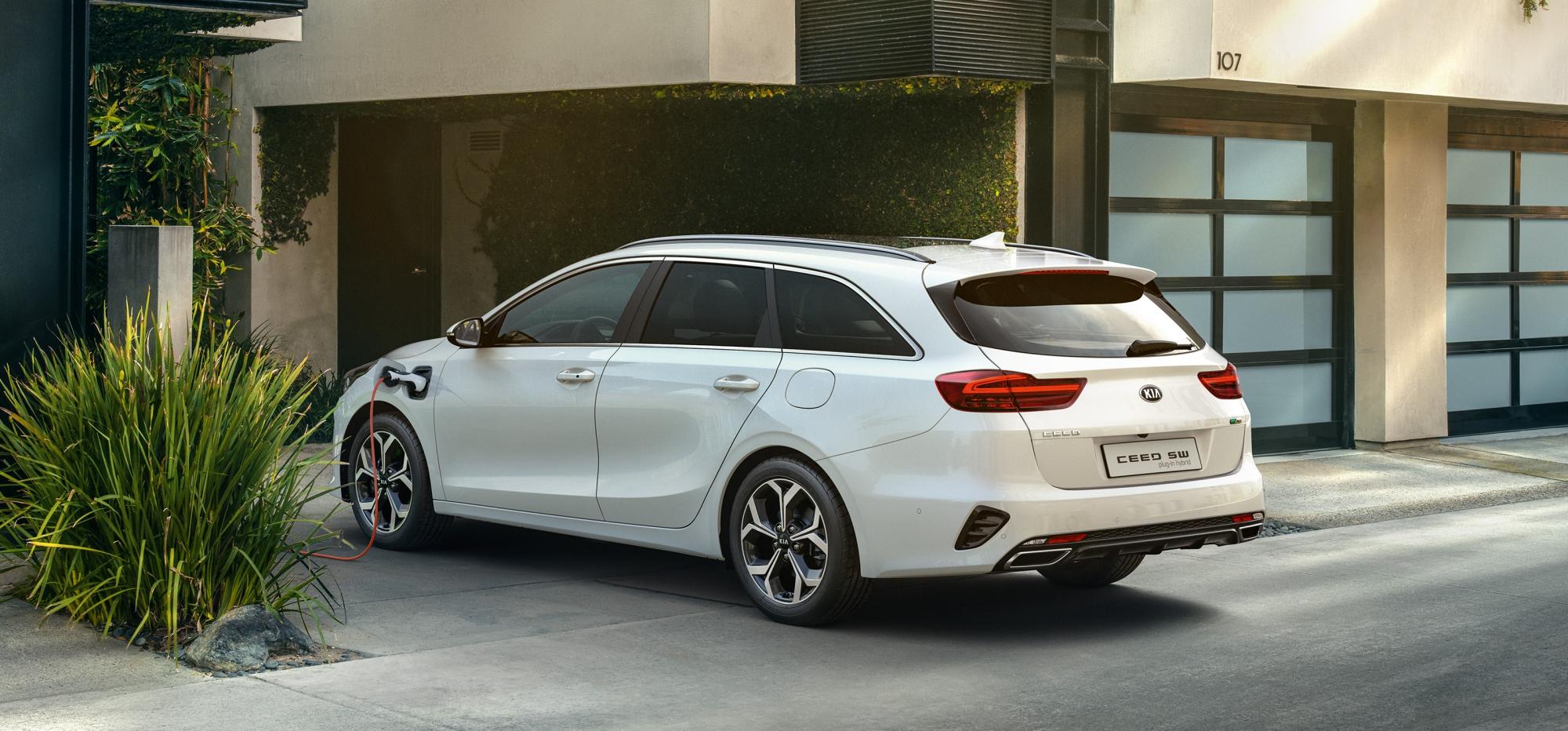 Rear view KIA Ceed SW PHEV