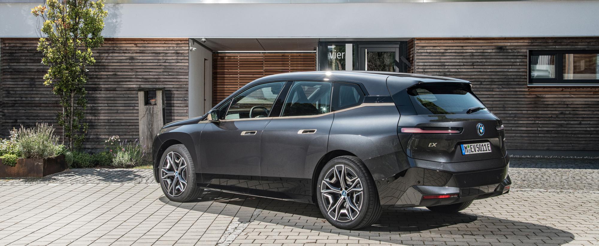 Testverslag BMW iX xDrive 50 rear view