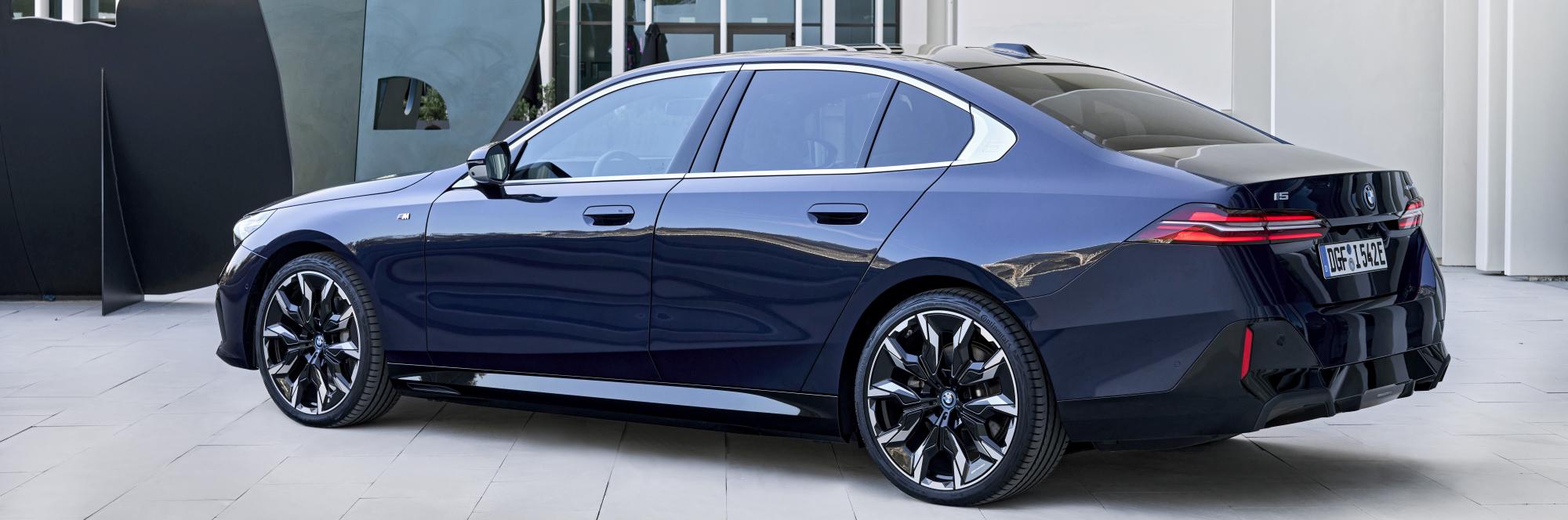 Testverslag DrivOlution BMW i5 eDrive40 Berline rear view