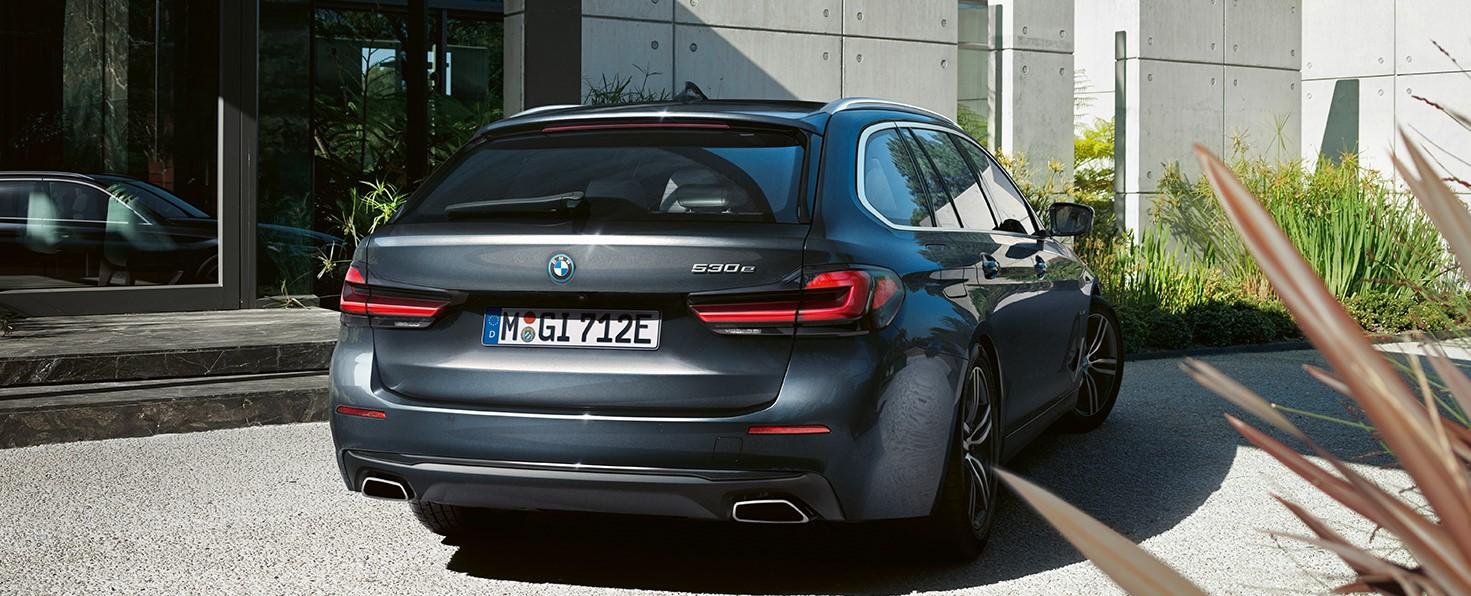 BMW 530e xDrive Touring *rear view