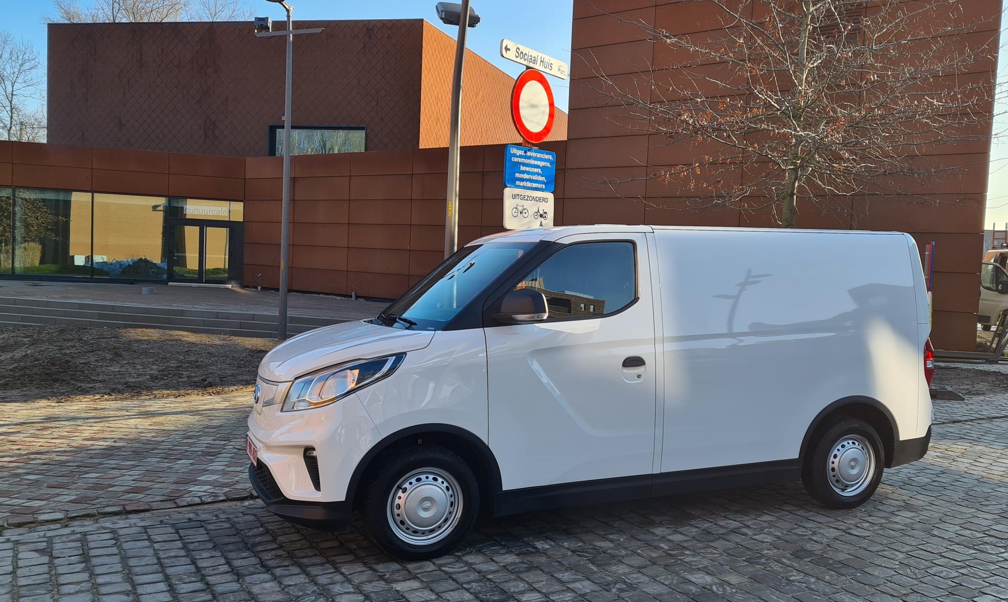MAXUS eDELIVER 3 side view