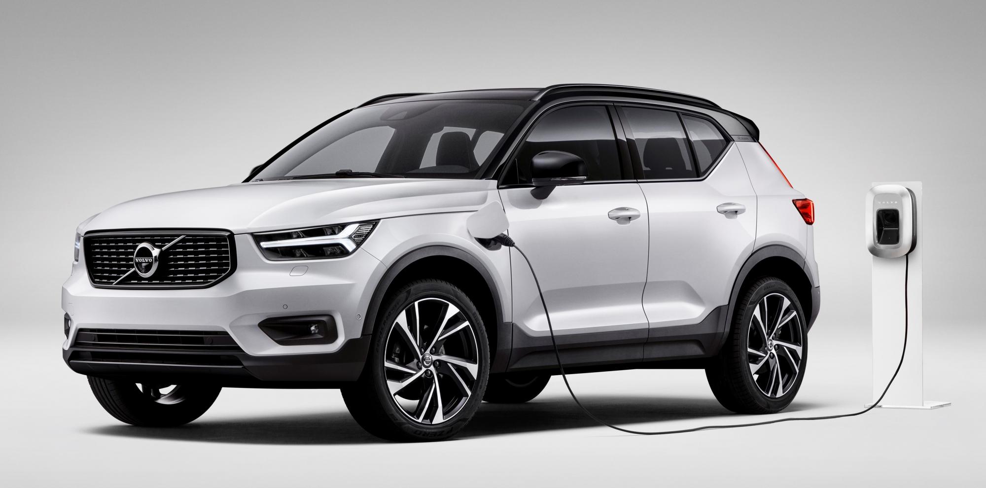 Front view VOLVO XC40 PHEV