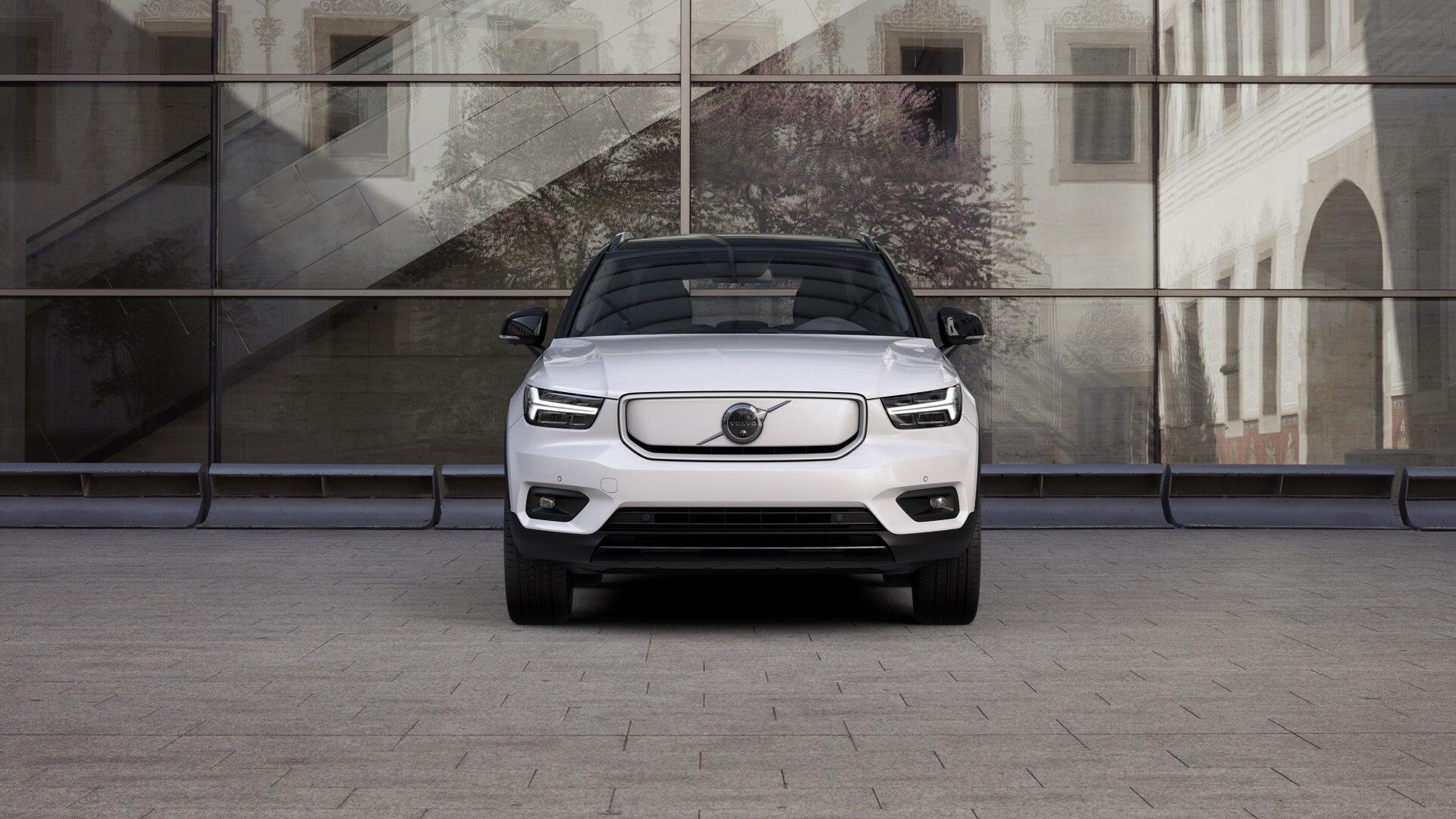 VOLVO XC40 P8 Recharge front view